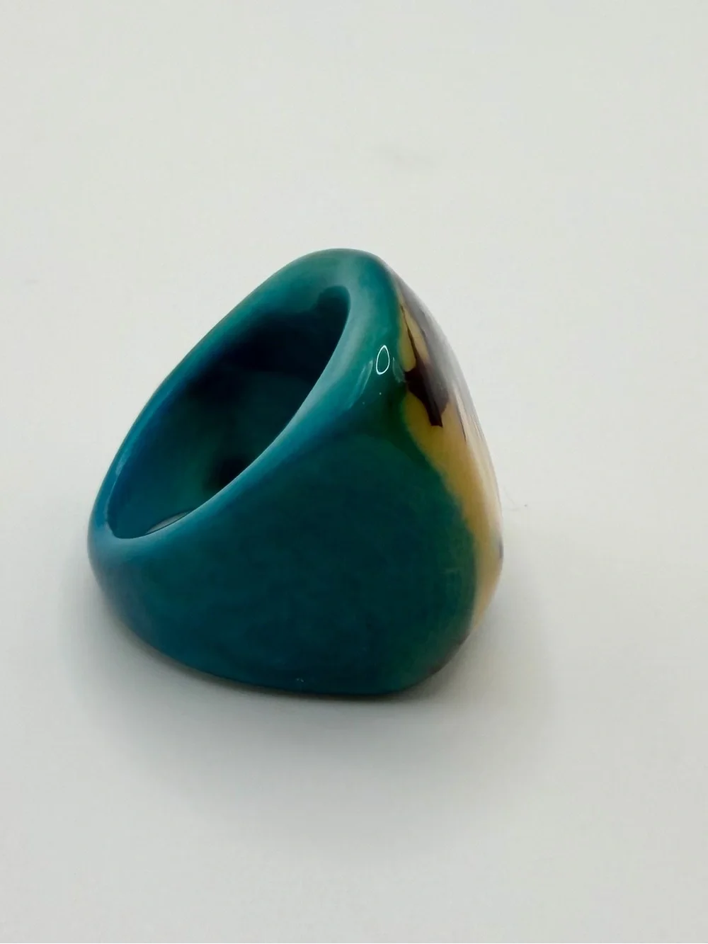 Vtg Chunky Ring Abstract Resin 6.5 Teal Yellow Black Flame Feather Marbled 1970s